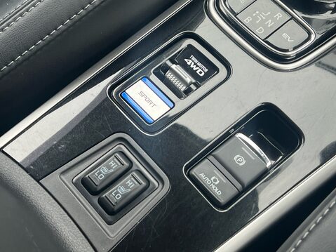 Mitsubishi Outlander PHEV JURO 24
