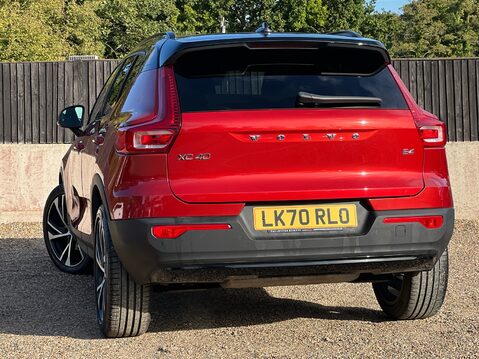 Volvo XC40 B4 R-DESIGN PRO MHEV 2
