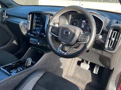 Volvo XC40 B4 R-DESIGN PRO MHEV 29