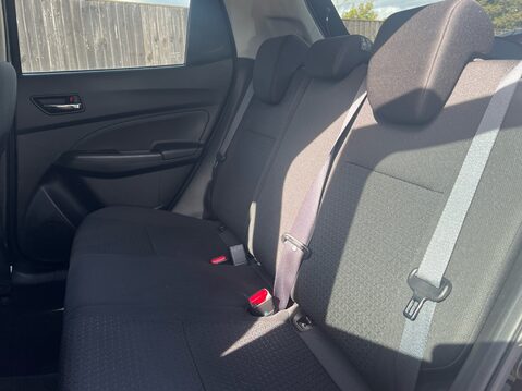 Suzuki Swift SZ5 DUALJET MHEV 9