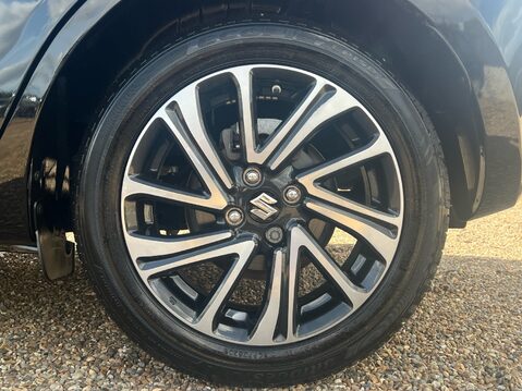 Suzuki Swift SZ5 DUALJET MHEV 4