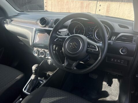 Suzuki Swift SZ5 DUALJET MHEV 32