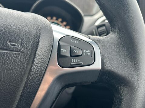 Ford Fiesta TITANIUM X 37