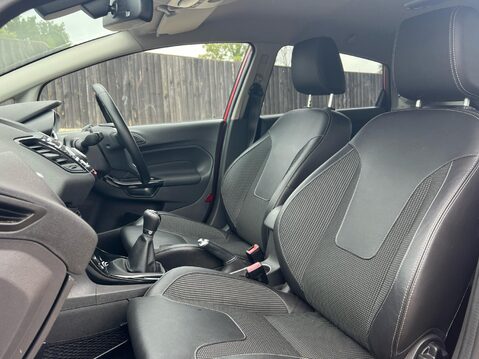 Ford Fiesta TITANIUM X 19