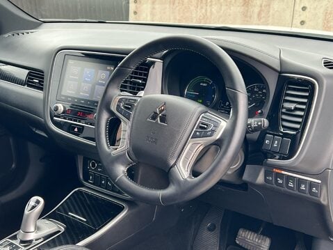 Mitsubishi Outlander PHEV EXCEED SAFETY 33