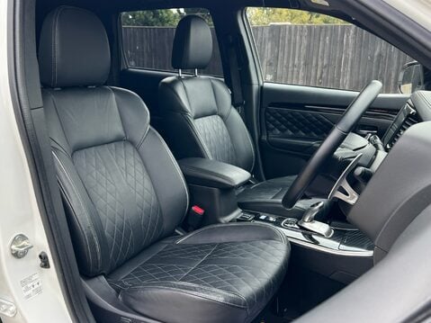 Mitsubishi Outlander PHEV EXCEED SAFETY 20
