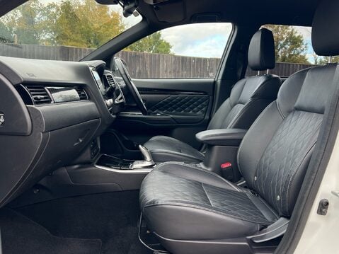 Mitsubishi Outlander PHEV EXCEED SAFETY 3