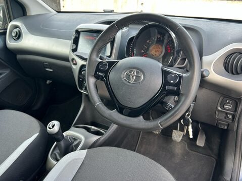 Toyota Aygo VVT-I X-PLAY 30