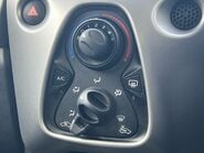 Toyota Aygo VVT-I X-PLAY 22