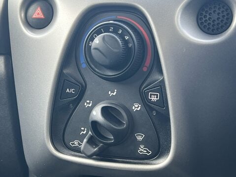 Toyota Aygo VVT-I X-PLAY 22
