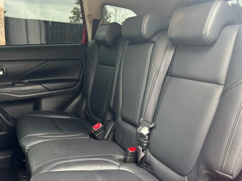 Mitsubishi Outlander EXCEED 9