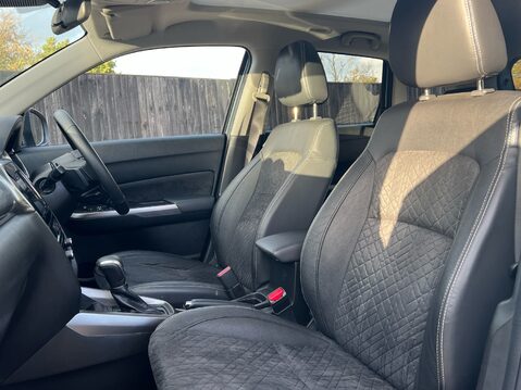 Suzuki Vitara SZ5 MHEV 3