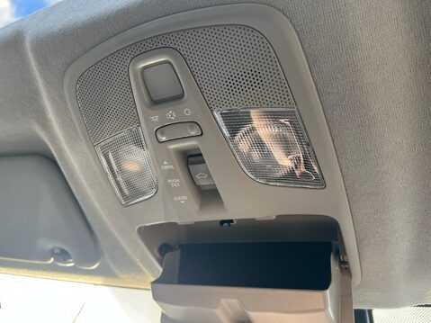 Suzuki Vitara SZ5 MHEV 36