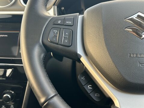 Suzuki Vitara SZ5 MHEV 26