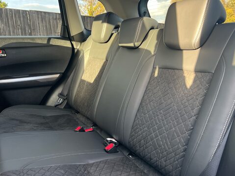 Suzuki Vitara SZ5 MHEV 9