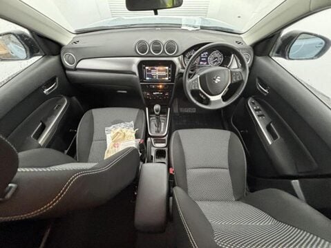 Suzuki Vitara SZ-T MHEV 4