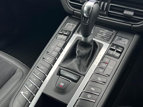 Porsche Macan S PDK 37