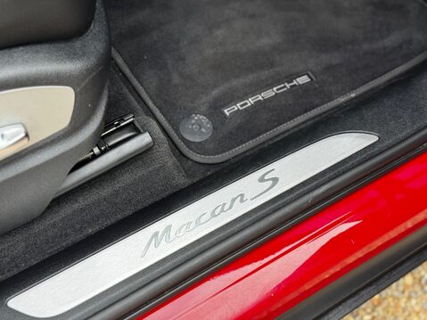 Porsche Macan S PDK 22