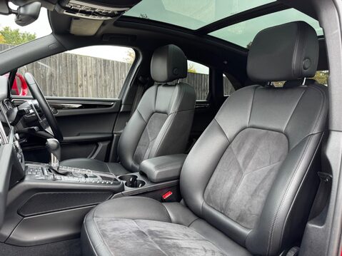 Porsche Macan S PDK 37