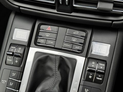 Porsche Macan S PDK 33