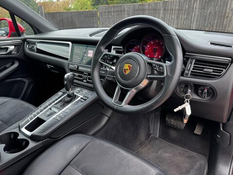 Porsche Macan S PDK 25