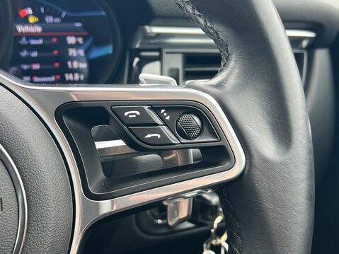 Porsche Macan S PDK 41