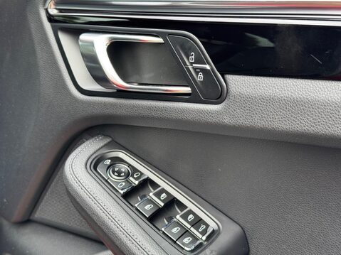 Porsche Macan S PDK 44