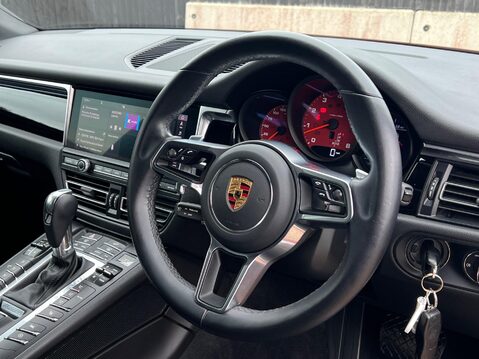 Porsche Macan S PDK 17