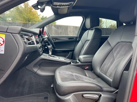 Porsche Macan S PDK 19