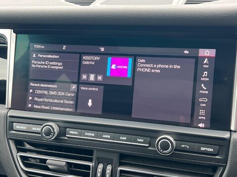 Porsche Macan S PDK 33
