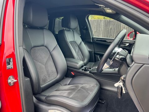 Porsche Macan S PDK 25