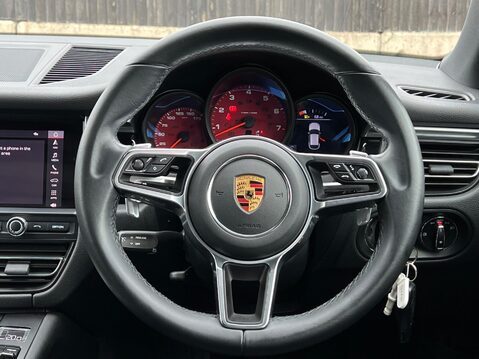 Porsche Macan S PDK 18