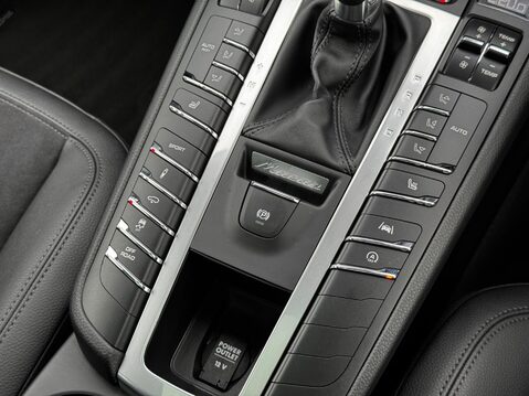 Porsche Macan S PDK 35
