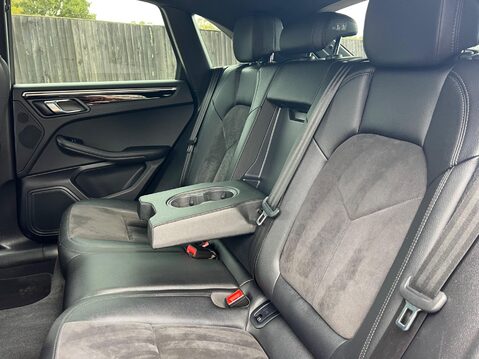 Porsche Macan S PDK 54