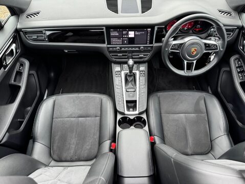 Porsche Macan S PDK 36