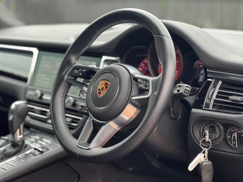 Porsche Macan S PDK 47