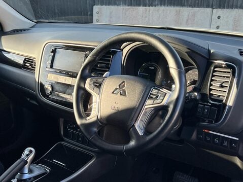 Mitsubishi Outlander PHEV GX 4HS 17