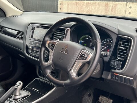 Mitsubishi Outlander PHEV GX 4H 36