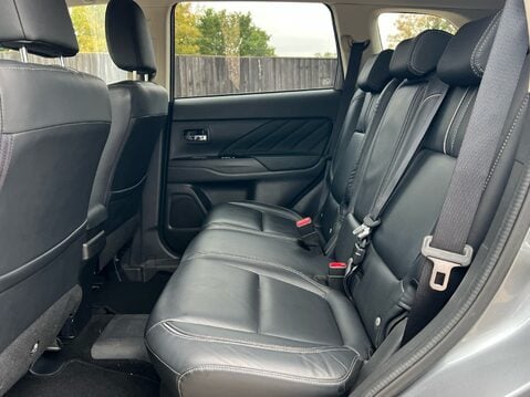 Mitsubishi Outlander PHEV GX 4H 9