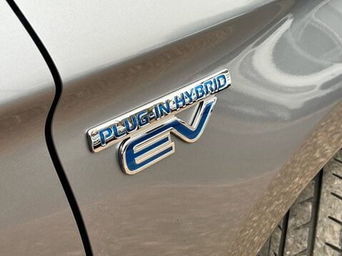 Mitsubishi Outlander PHEV GX 4H 17
