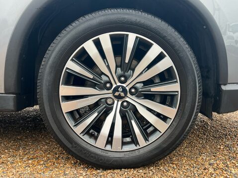 Mitsubishi Outlander EXCEED 4