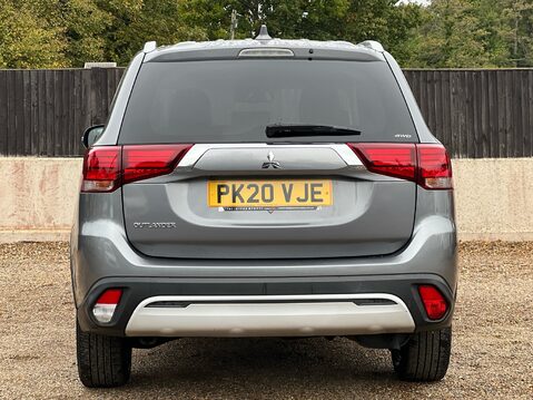 Mitsubishi Outlander EXCEED 8