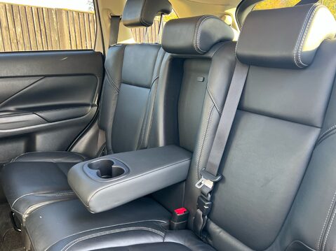 Mitsubishi Outlander EXCEED 36