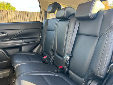 Mitsubishi Outlander EXCEED 9