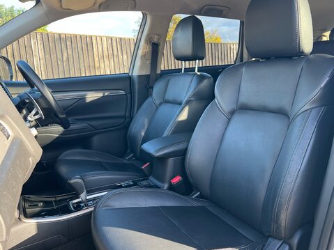 Mitsubishi Outlander EXCEED 3