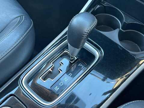 Mitsubishi Outlander EXCEED 27