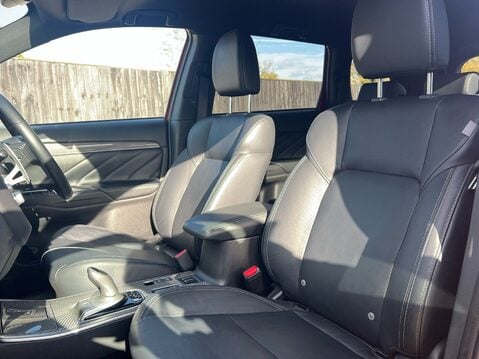 Mitsubishi Outlander PHEV DYNAMIC 3