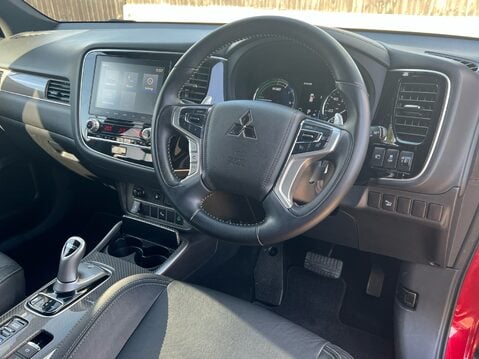 Mitsubishi Outlander PHEV DYNAMIC 31