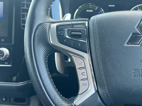 Mitsubishi Outlander PHEV DYNAMIC 28