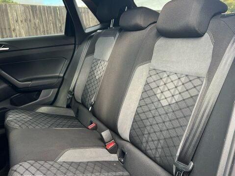 Volkswagen Polo R-LINE TSI 9